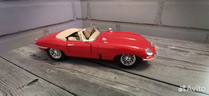 Модель Jaguar 1/18 Бураго