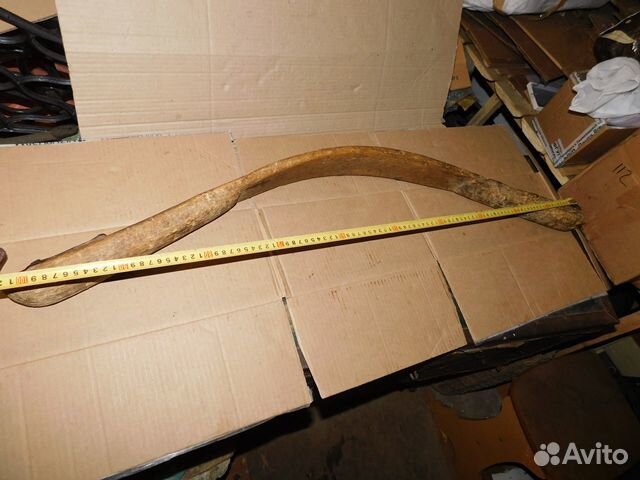 Старинное коромысла с кованными крюками ри