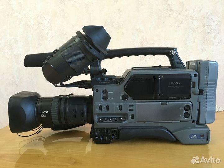Продаётся видеокамера sony DSR - 250 P