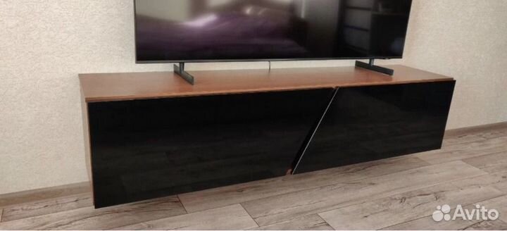 Подвесная тумба под телевизор