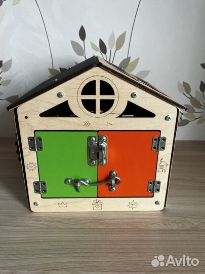 Бизиборд домик