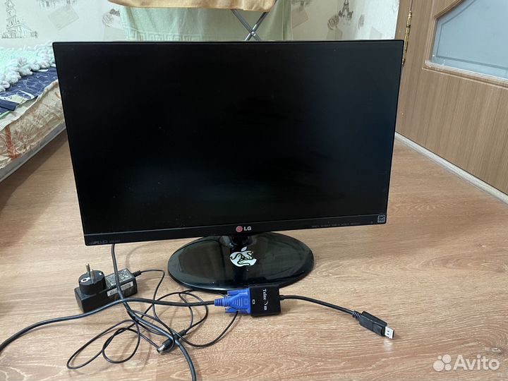 Монитор LG flatron 22EA63T-PB