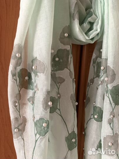 Палантин с бусинами