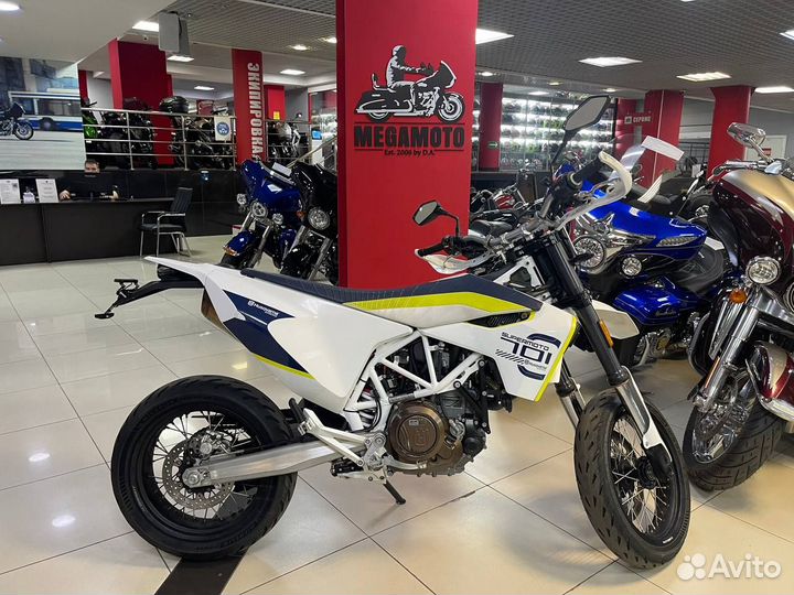 Husqvarna 701 supermoto
