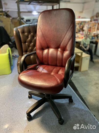 Офисное кресло