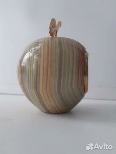 Часы яблоко из оникса