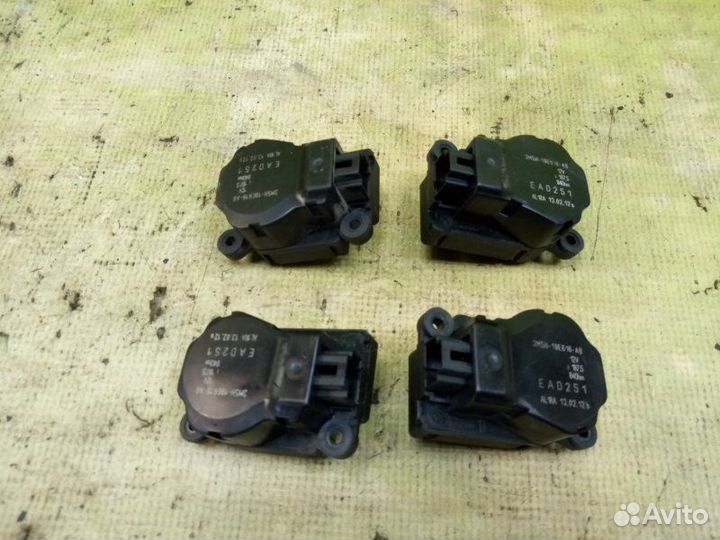 Моторчик заслонки отопителя Ford Focus CB8 pnda