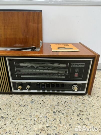 Радиоприемник радиола Рекорд-314 СССР