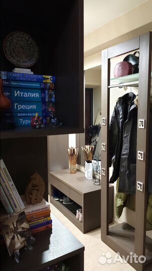 Вешалка, тумба, зеркало для коридора