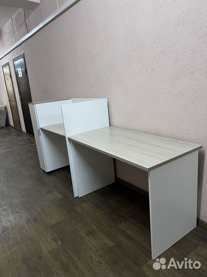 Столы офисные белые