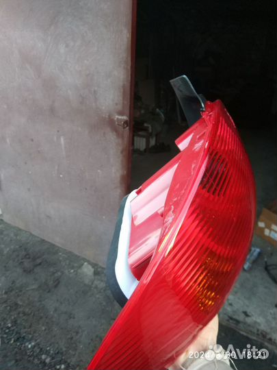 Peugeot 206 задний правый фонарь