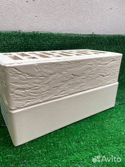 Кирпич светлый гладкий