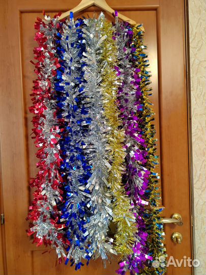 Мишура новогодняя и шары