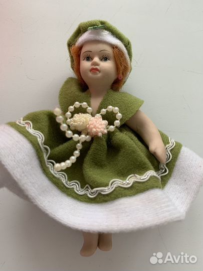 Кукла фарфоровая