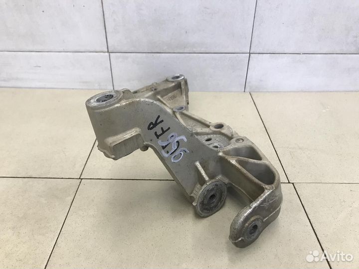 Кронштейн переднего рычага Octavia (A5 1Z) 2004-20