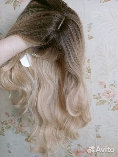 Парик цвета натуральный блонд