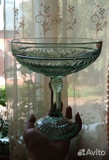 Ваза, конфетница старинная, цветное стекло