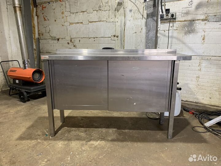 Стол купе производственный пристенный 1350х400х850