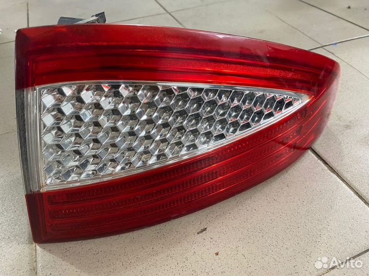 Задний правый фонарь Ford Mondeo 4 Лифтбек 0863