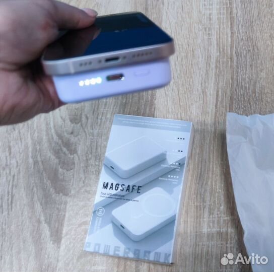 Повербанк с быстрой зарядкой для iPhone и Android