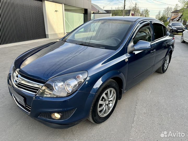 Opel Astra 1.6 МТ, 2011, 243 254 км