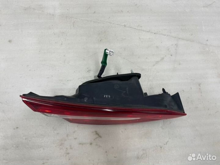 Фонарь внутренний задний левый Toyota Camry