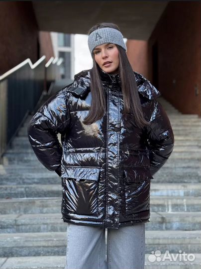 Черная лаковая куртка 46