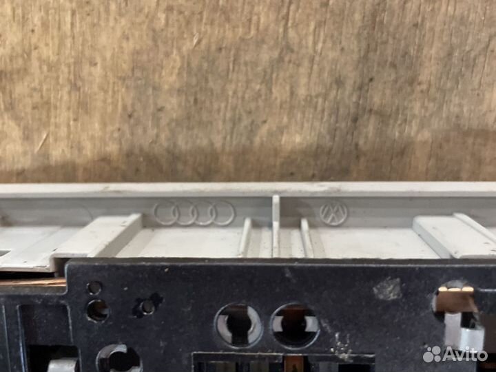 Плафон салонный для Audi Q7 (4L) 2005 - 2009