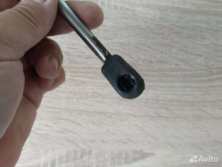 Упор газовый крышки Фольксваген Пассат б5+