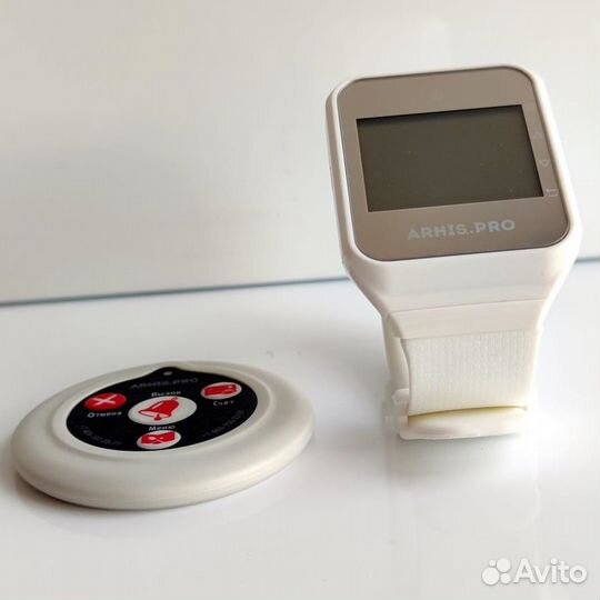 Комплекты вызова персонала: кнопка вызова и часы