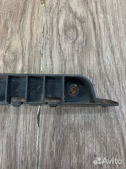 Крепление бампера переднее правое Honda Civic