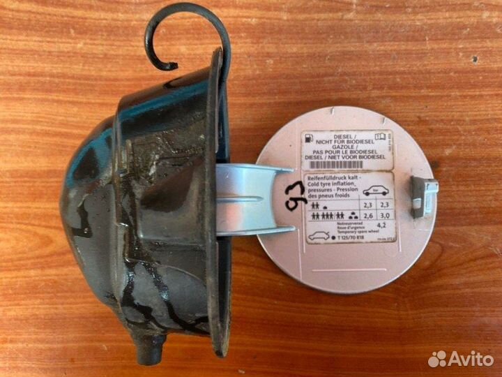 Лючок бензобака Vw Touran BKC 2005