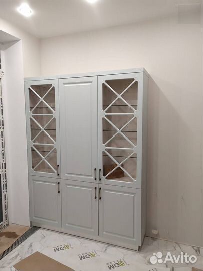 Шкаф белый распашной в гостинную