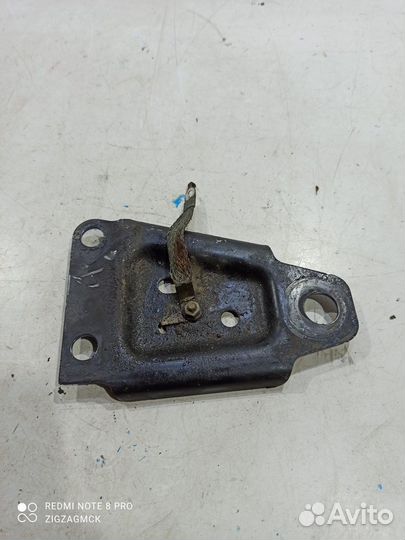 Кронштейн передней балки (левый) (Volvo V90 II)