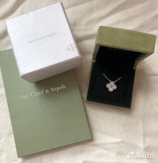 Золотое колье Van Cleef