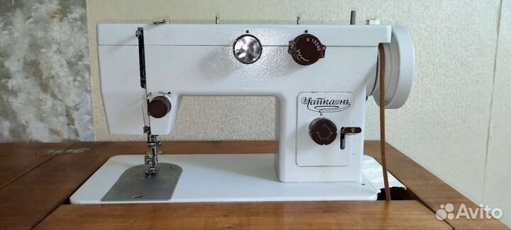 Швейная машинка Чайка 143