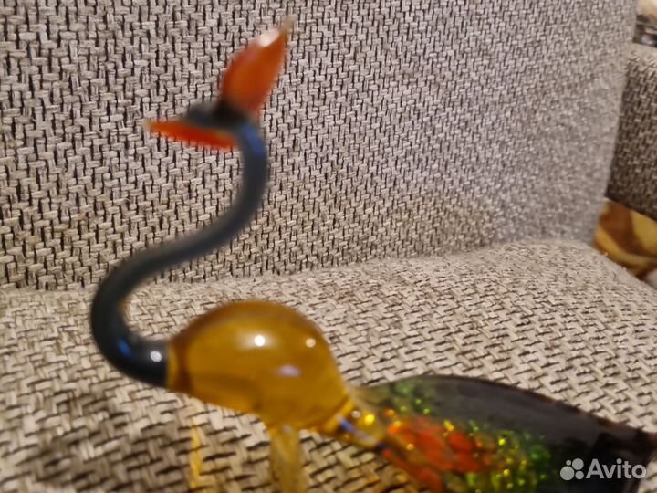 Павлин из цветного стекла