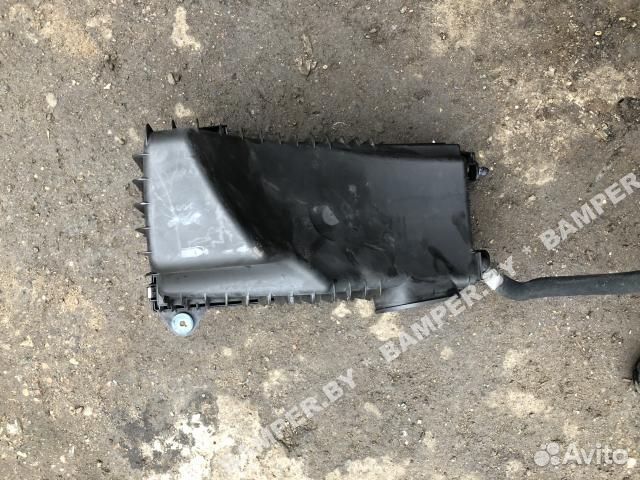 Корпус воздушного фильтра Volkswagen Touareg 4.2