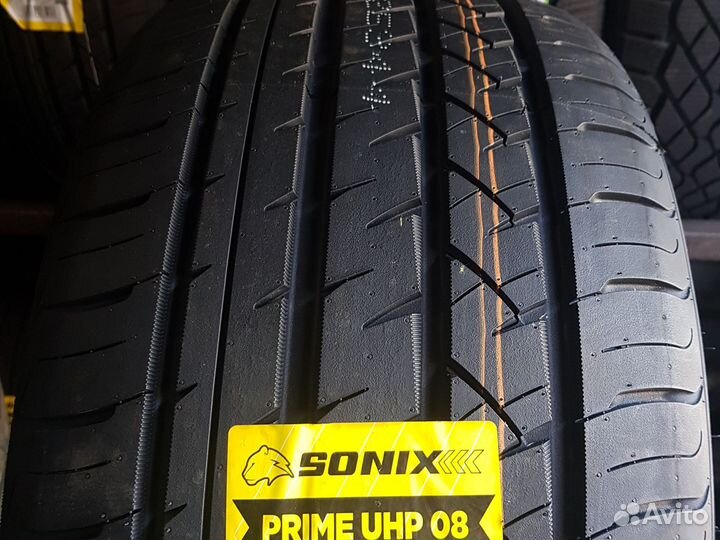 Sonix Prime UHP 08 275/35 R19
