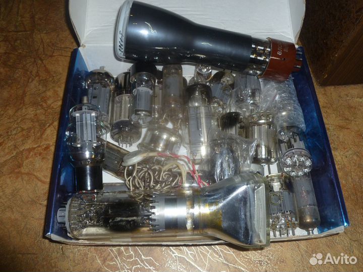 Радиолампы,радиодетали,реле,приборы времен СССР