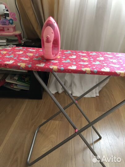 Детская гладильная доска и утюг
