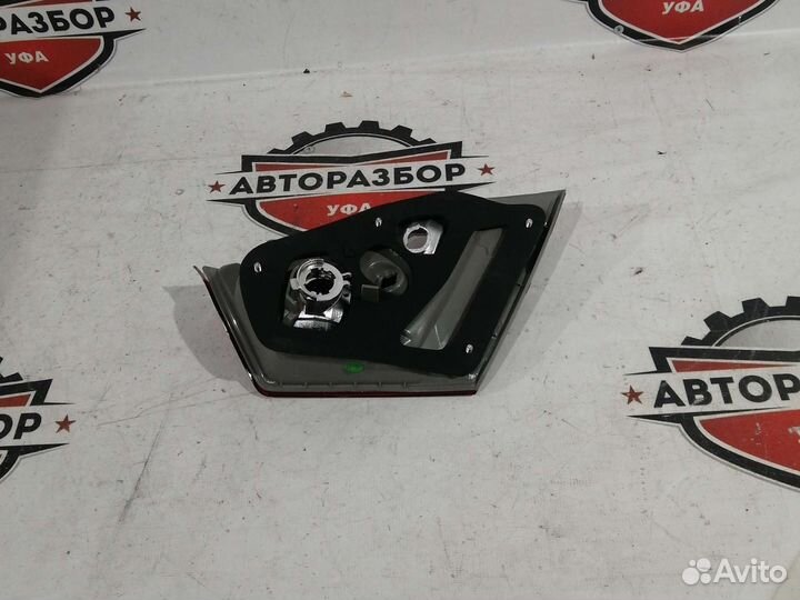 Фонарь внутренний левый toyota camry 50 11-14