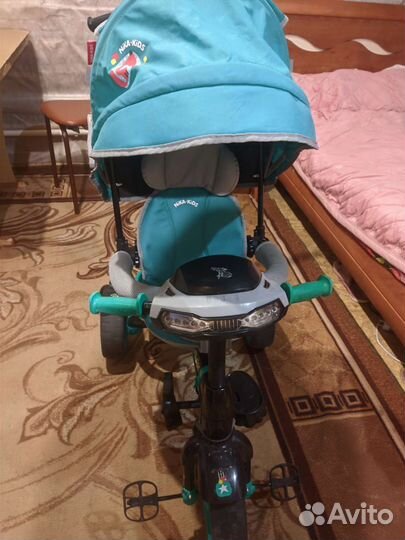 Трехколесный велосипед с родительской ручкой