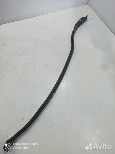 Уплотнитель двери(задний правый) (Audi Q8)