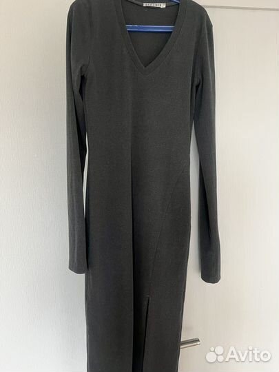 Платье с разрезом