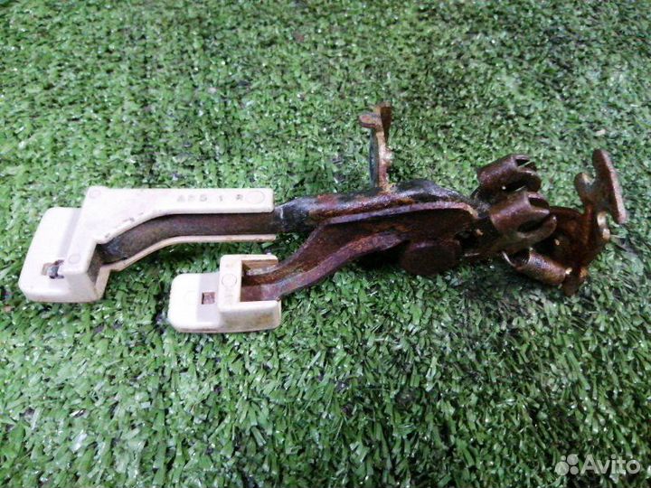 Ручка открывания багажника Mitsubishi Lancer Cedia