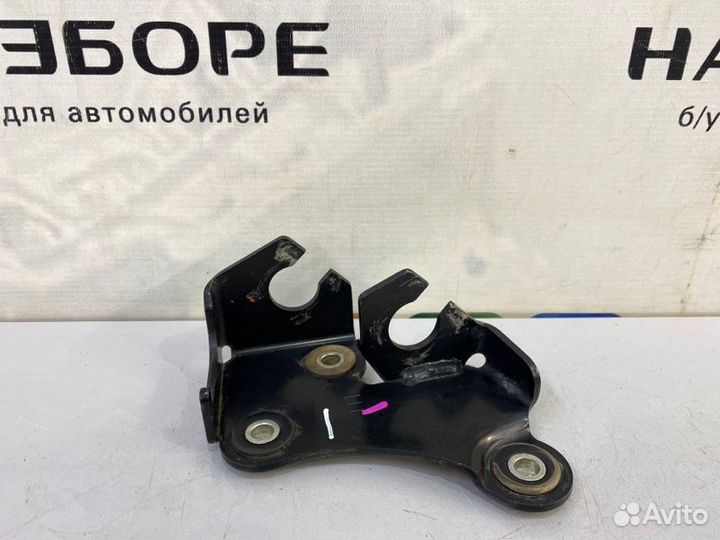 Кронштейн троса кпп Toyota Avensis T270 1ZR-FAE