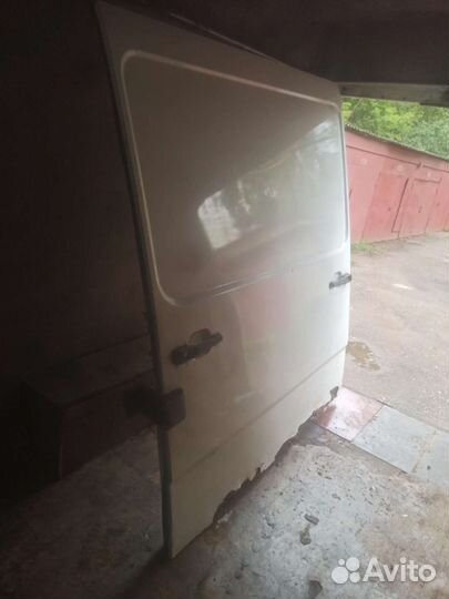 Mercedes T1 дверь выдвижная, боковая