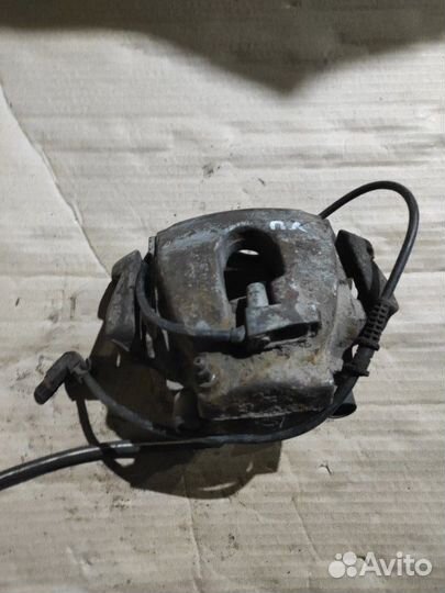 Суппорт передний левый Mercedes-Benz E Class W210