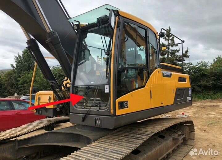 Стекло лобовое нижнее на экскаватор Volvo EC 250